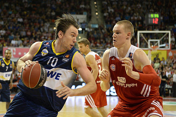 用他的表现 用他的表现