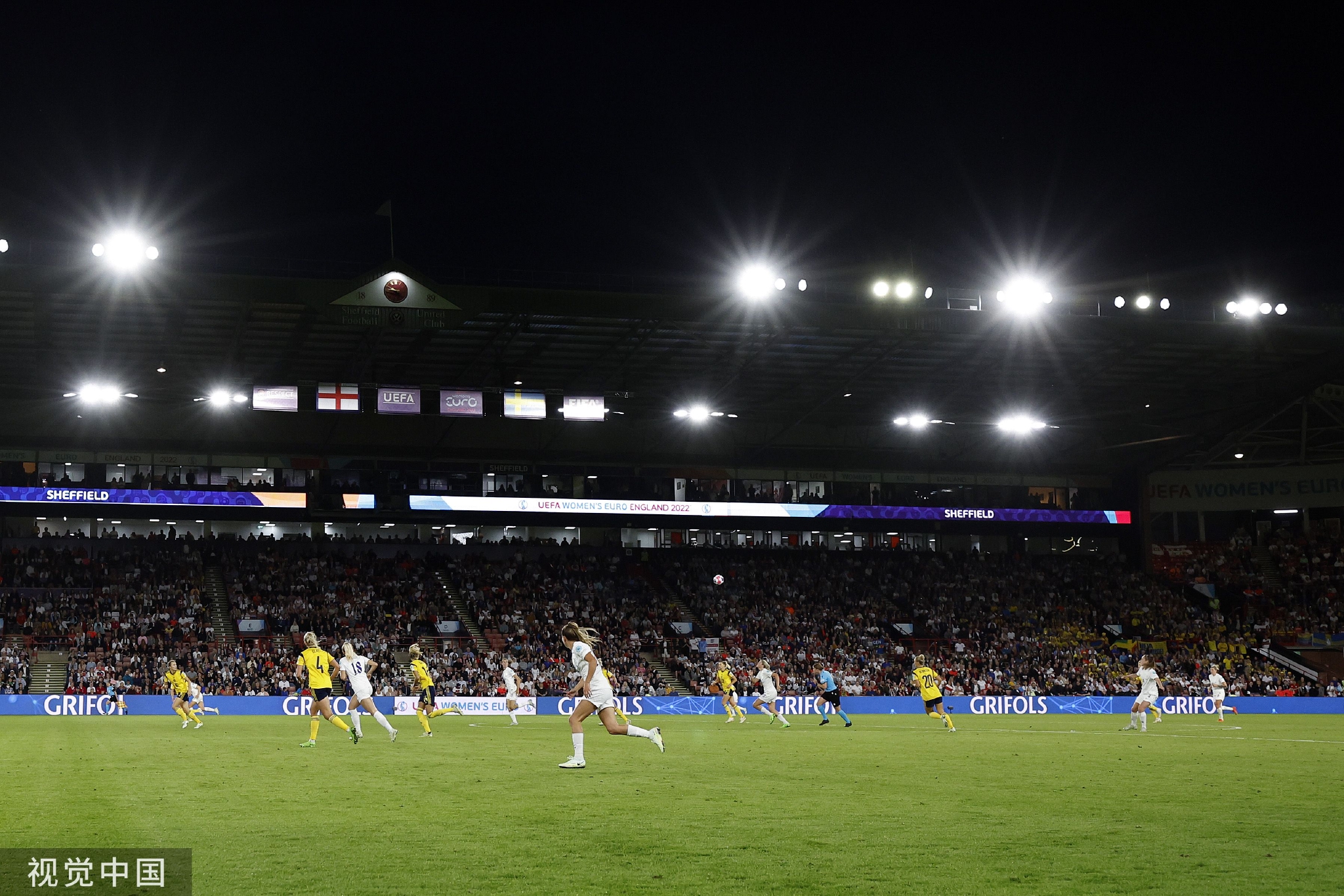 尤其是在红 尤其是在红